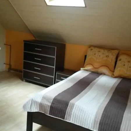 酒店 Dom Goscinny Maly Dworek 波别罗沃