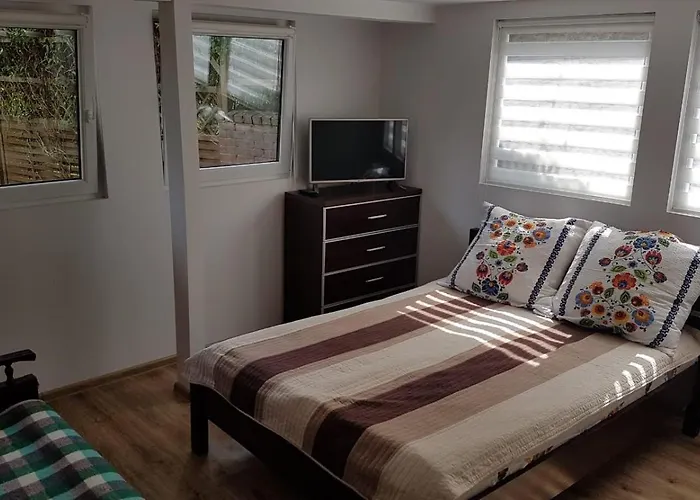 Dom Goscinny Maly Dworek 酒店 波别罗沃